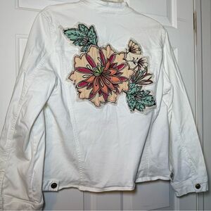 Chico’s White Soft Denim Jacket Floral Appliqué Large (Chico’s 2) Fun Colorful
